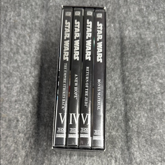 Star Wars Trilogy DVD Set - Silver and Black - Picture 6 of 11